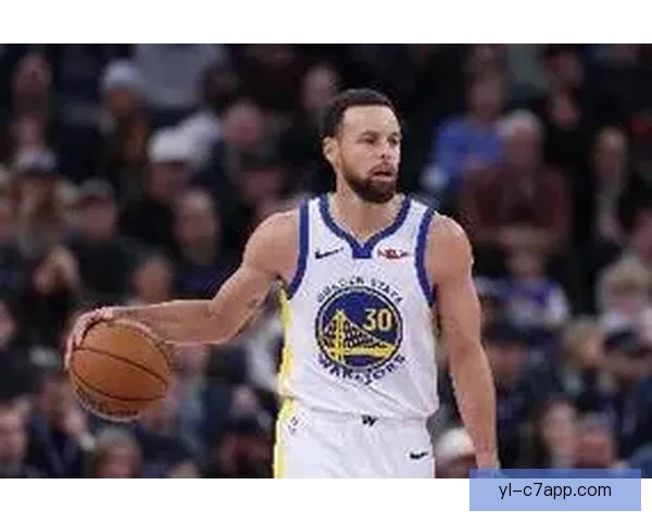 库里右膝MRI无大碍 仍感肿胀疼痛